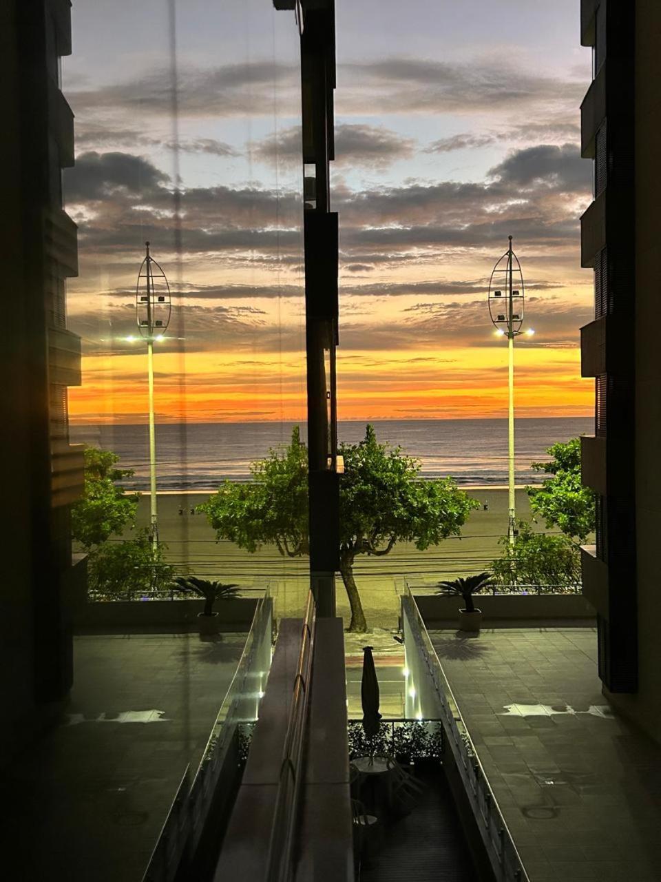Avenida Atlantica, Beira Mar, Pe Na Areia Apartamento Balneário Camboriú Exterior foto